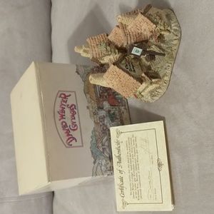 1983 David Winter Cottages Green Dragon Pub Figurine